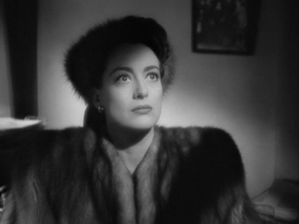 Joan Crawford in un frame di Mildred Pierce